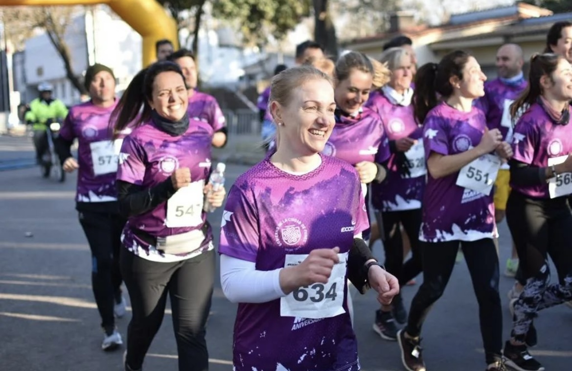 Con más de 400 participantes, se corrió la Maratón Aniversario Funes 2022